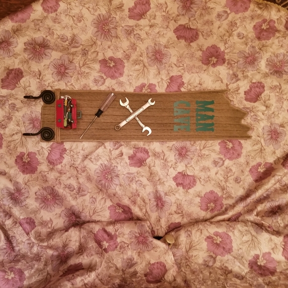 Wall hanger - Picture 2 of 4